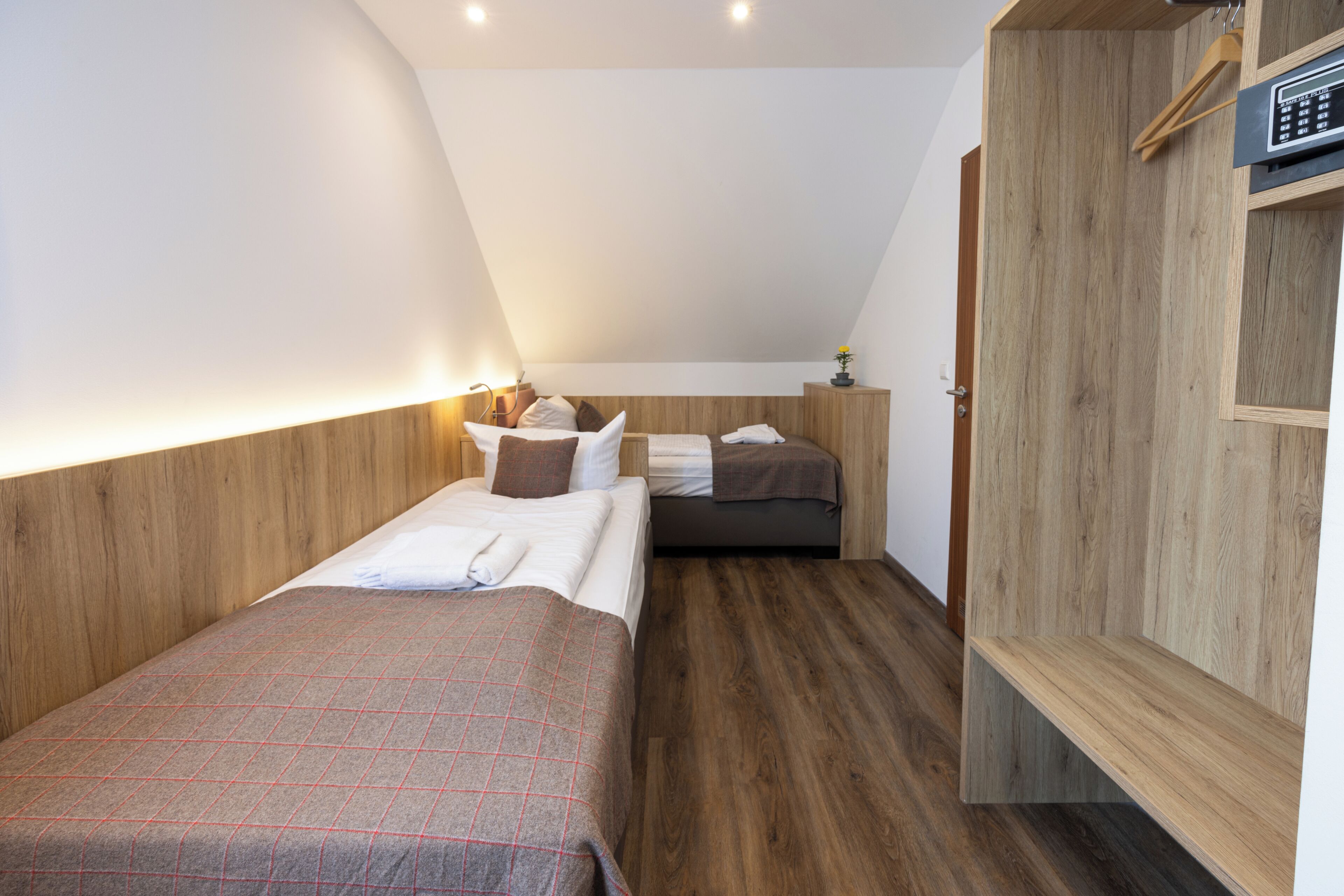 双床房, 2 张单人床 | 客房内保险箱、办公桌、熨斗/熨板、免费 WiFi