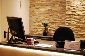 Reception - Hotel Am Martinsberg (Andernach)
