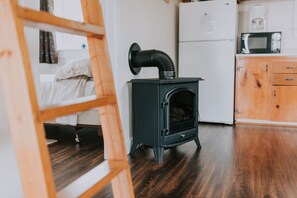 Fireplace - Anchorage House and Cottages (Hubbards)