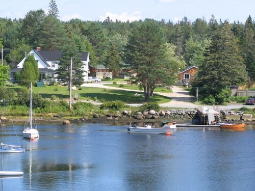 Anchorage House and Cottages