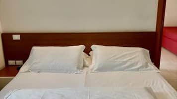 Deluxe Suite, 1 King Bed | 1 bedroom, premium bedding, desk, soundproofing