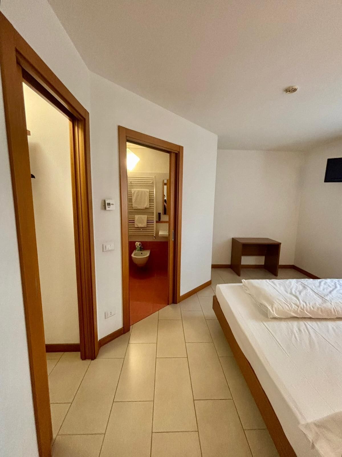 Standard-sviitti, useita sänkyjä | 1 makuuhuone, ylelliset vuodevaatteet, työpöytä, äänieristys