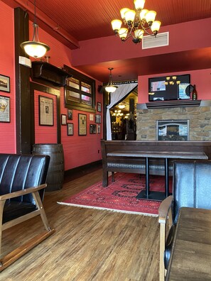 Se sirven almuerzos, cenas y brunches; cocina irlandesa