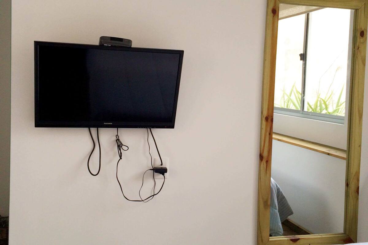Hochwertige Bettwaren, Betten mit Memory-Foam-Matratzen, Zimmersafe