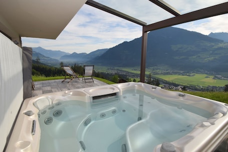 Luxury Suite, 2 Bedrooms, Whirlpool and Sauna, Mountain View | 1 bedroom, down comforters, individually decorated