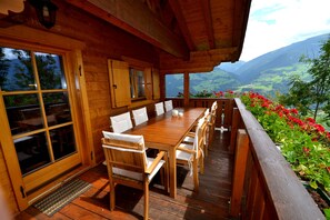 Chalet Confort, 5 habitaciones, sauna, vistas a la montaña | Terraza o patio