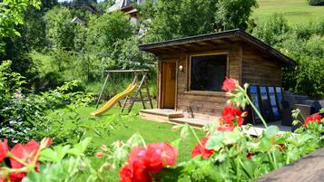 Comfort Chalet, 5 Bedrooms, Sauna, Mountain View | 2 bedrooms, down duvets, individually decorated, individually furnished
