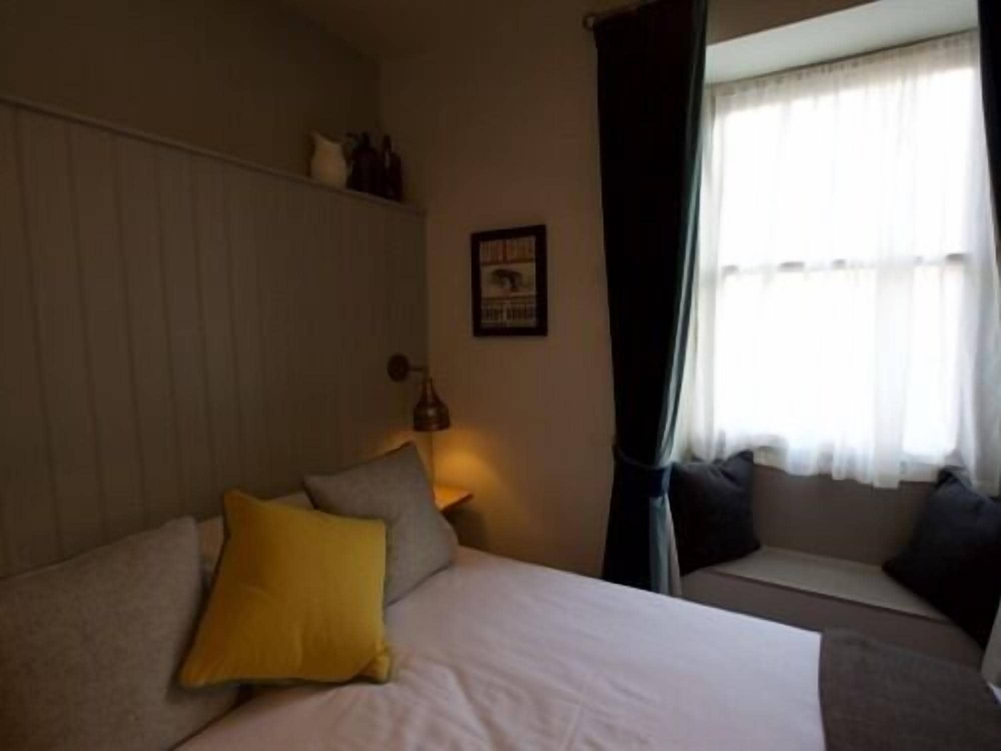 스탠다드 더블룸, 앙스위트