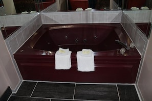 Room, 1 King Bed, Smoking, Jetted Tub | Bathroom | Free toiletries, hair dryer, towels