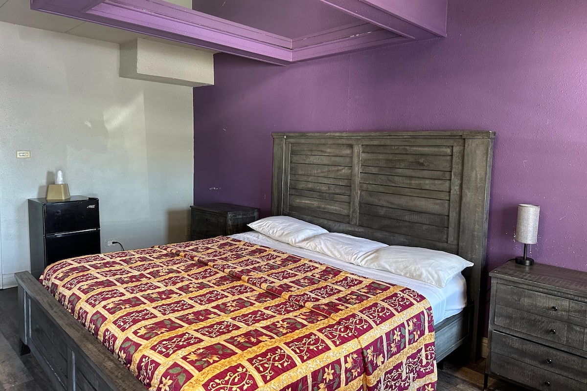Desk, free WiFi, bed sheets