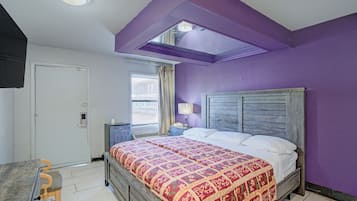 Suite, 1 llit de matrimoni gran, fumadors (Jacuzzi Tub) | Escriptori, wifi gratuïta i roba de llit