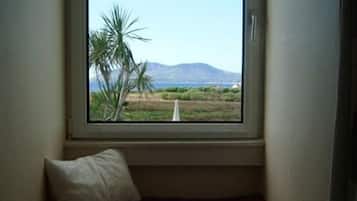 Camera doppia, bagno in camera, vista mare | Vista dalla struttura