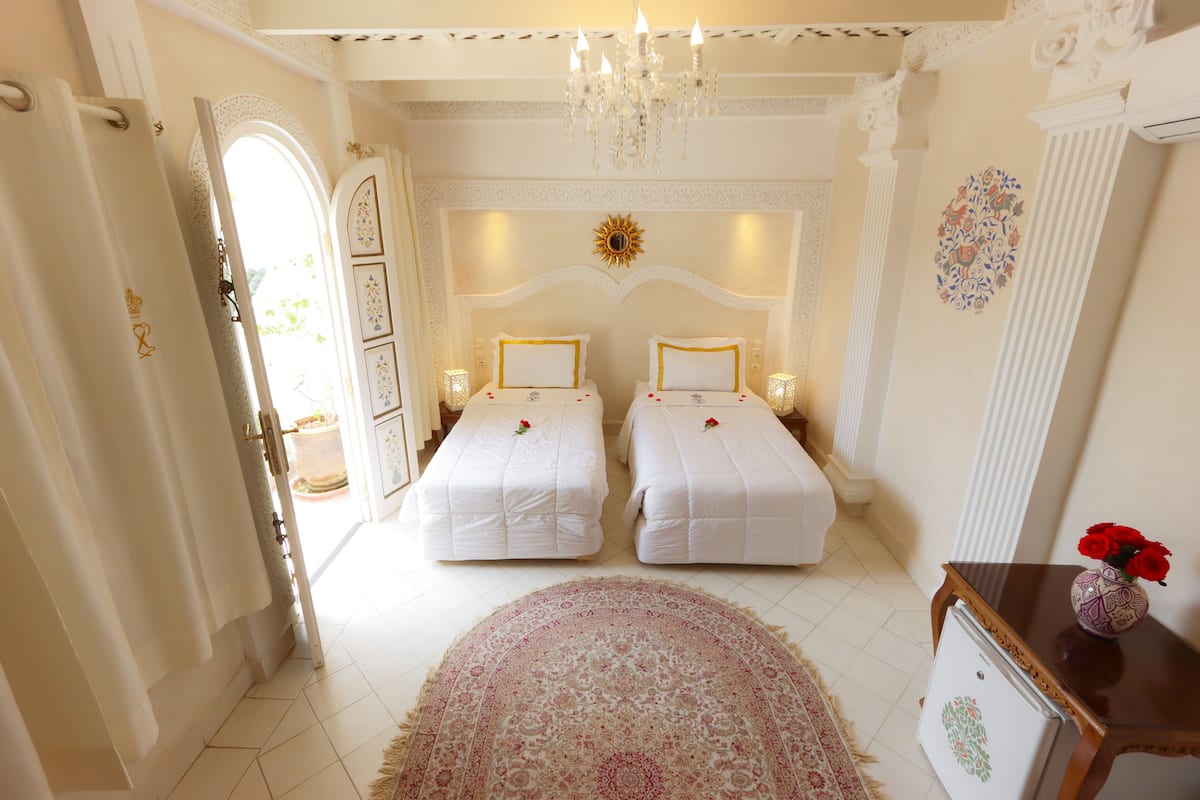 Standard Twin Room | Minibar, in-room safe, soundproofing, free WiFi