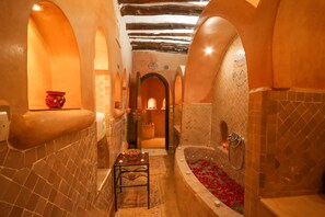 Indoor spa tub - Riad Palais des Princesses (Marrakech)
