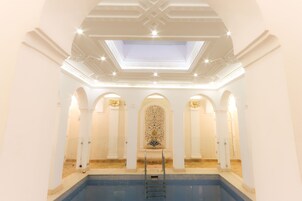 Indoor pool, pool loungers