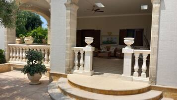 Télévision à écran plat de 20 pouces avec chaßnes par cùble, télévision