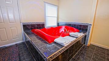 Deep-soaking bathtub