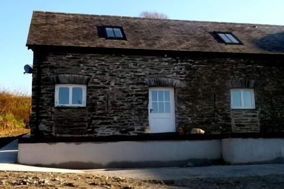 Casa de campo, baño en la habitación (The Dairy - Y Llaethdy) | Exterior