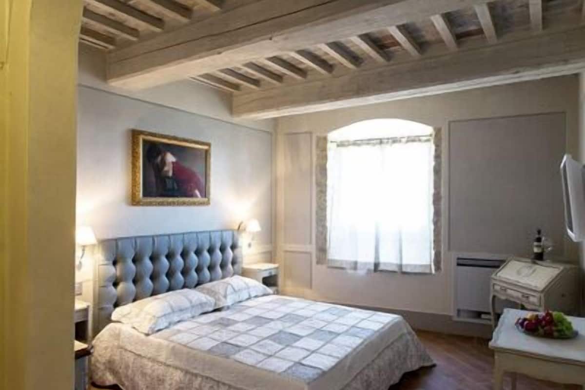 Chambre Confort double, vue sur le lac | Draps en coton égyptien, literie de qualité, couette en duvet