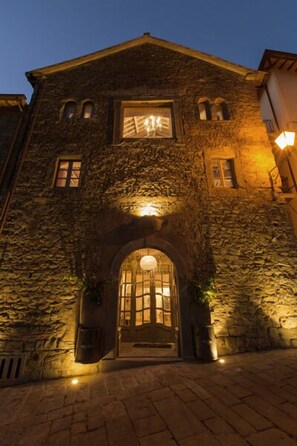 Façade de l’hébergement - soirée/nuit