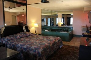 Habitación romántica, 1 cama King size, hidromasaje | Escritorio y wifi gratis