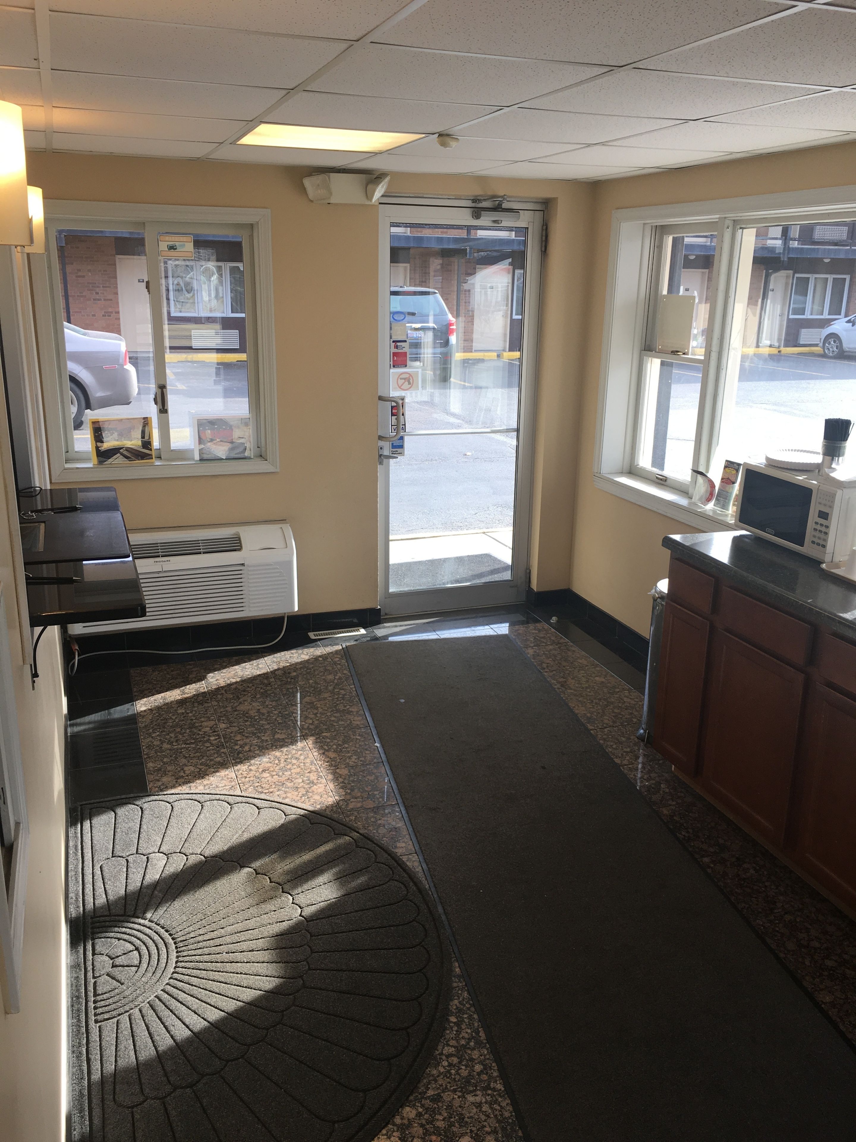 Foto - Midway Inn & Suites