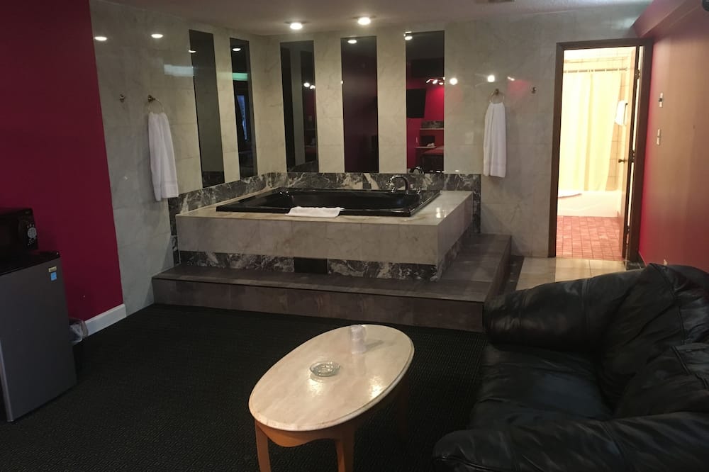 Midway Inn & Suites