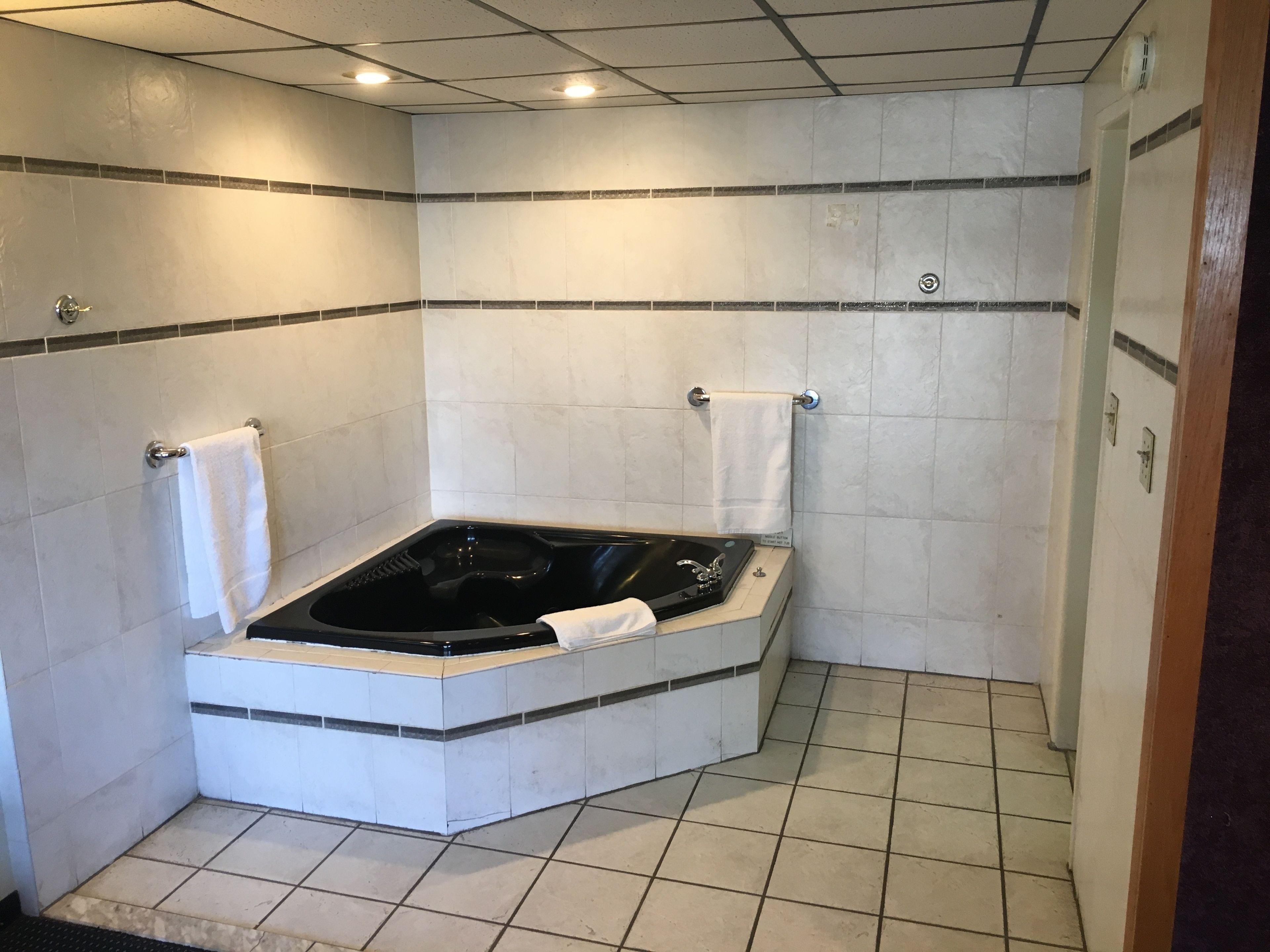 Foto - Midway Inn & Suites