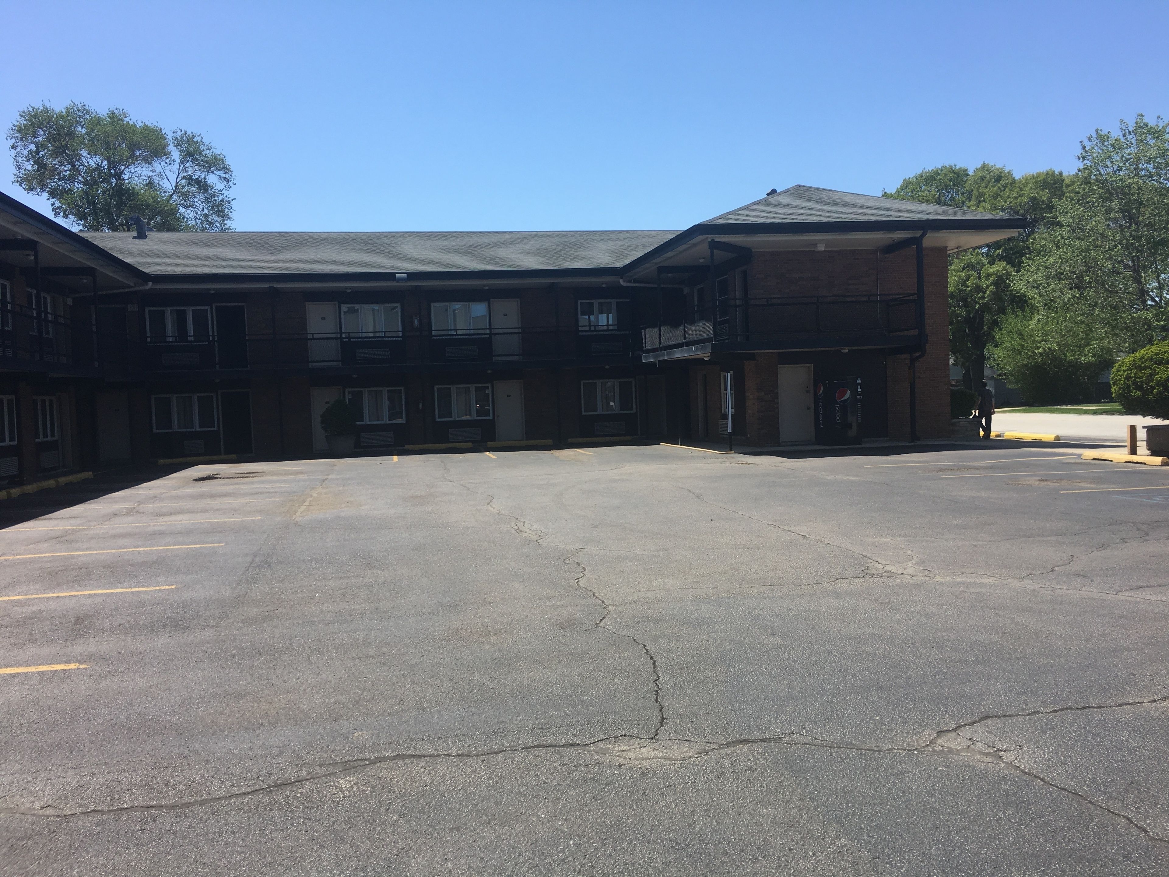 Foto - Midway Inn & Suites