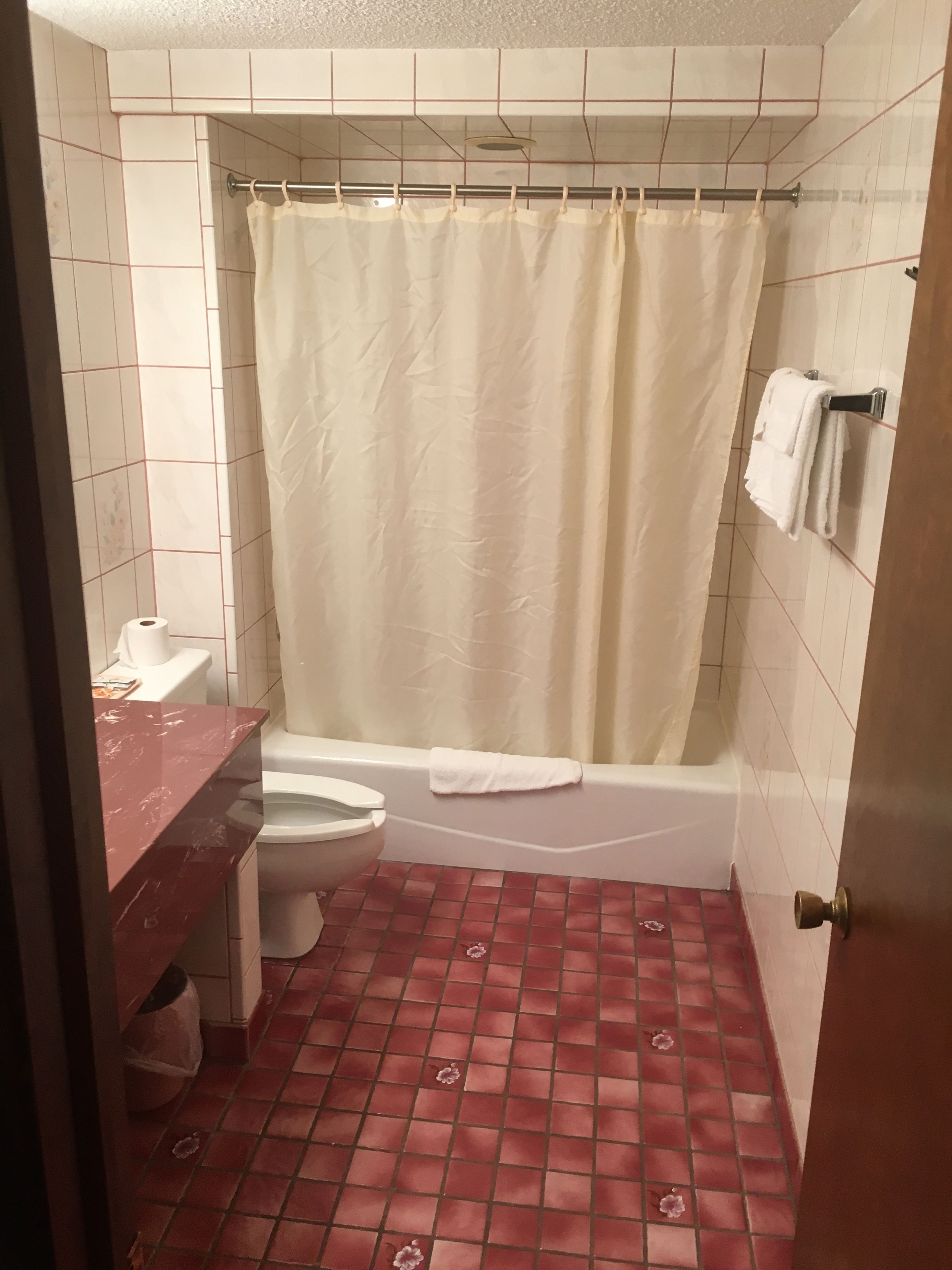 Foto - Midway Inn & Suites