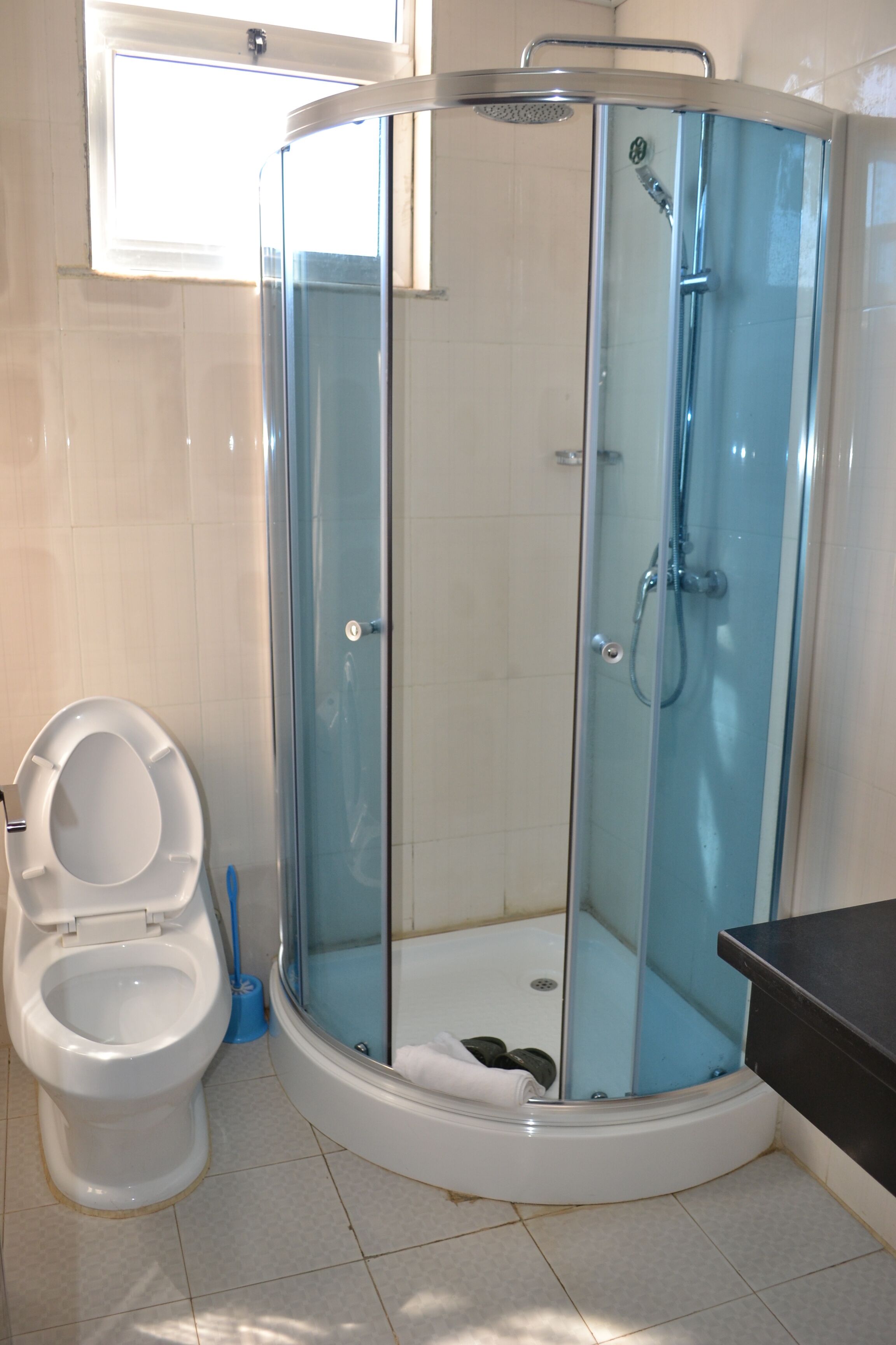 basic single room | bathroom | eco-friendly toiletries, slippers, towels