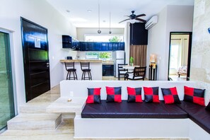 Een 42-inch flatscreentelevisie met kabelzenders en televisie