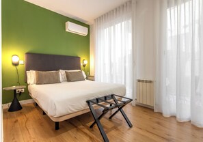 Apartamento, 3 habitaciones | Edredones de plumas, caja fuerte, decoración individual