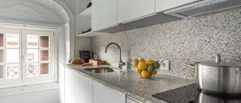 Appartamento Standard, 1 camera da letto | Cucina privata | Frigorifero, microonde, forno, piano cottura