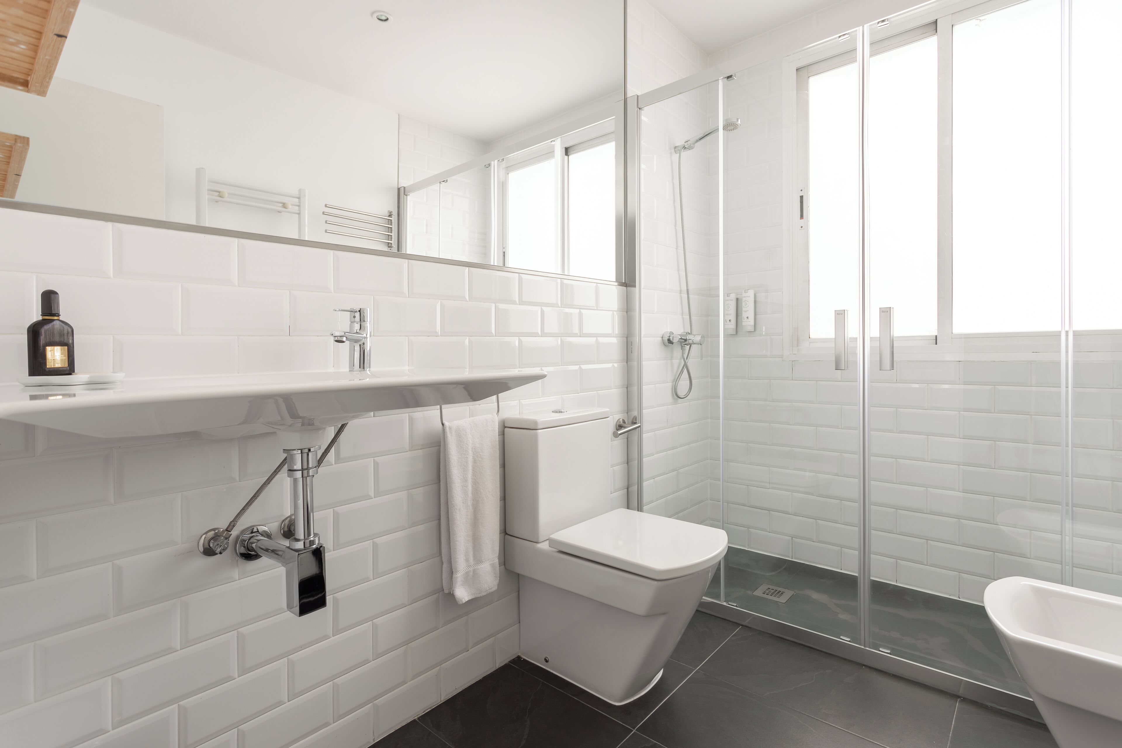 Apartment, 3 Bedrooms | Bathroom | Free toiletries, hair dryer, towels, soap