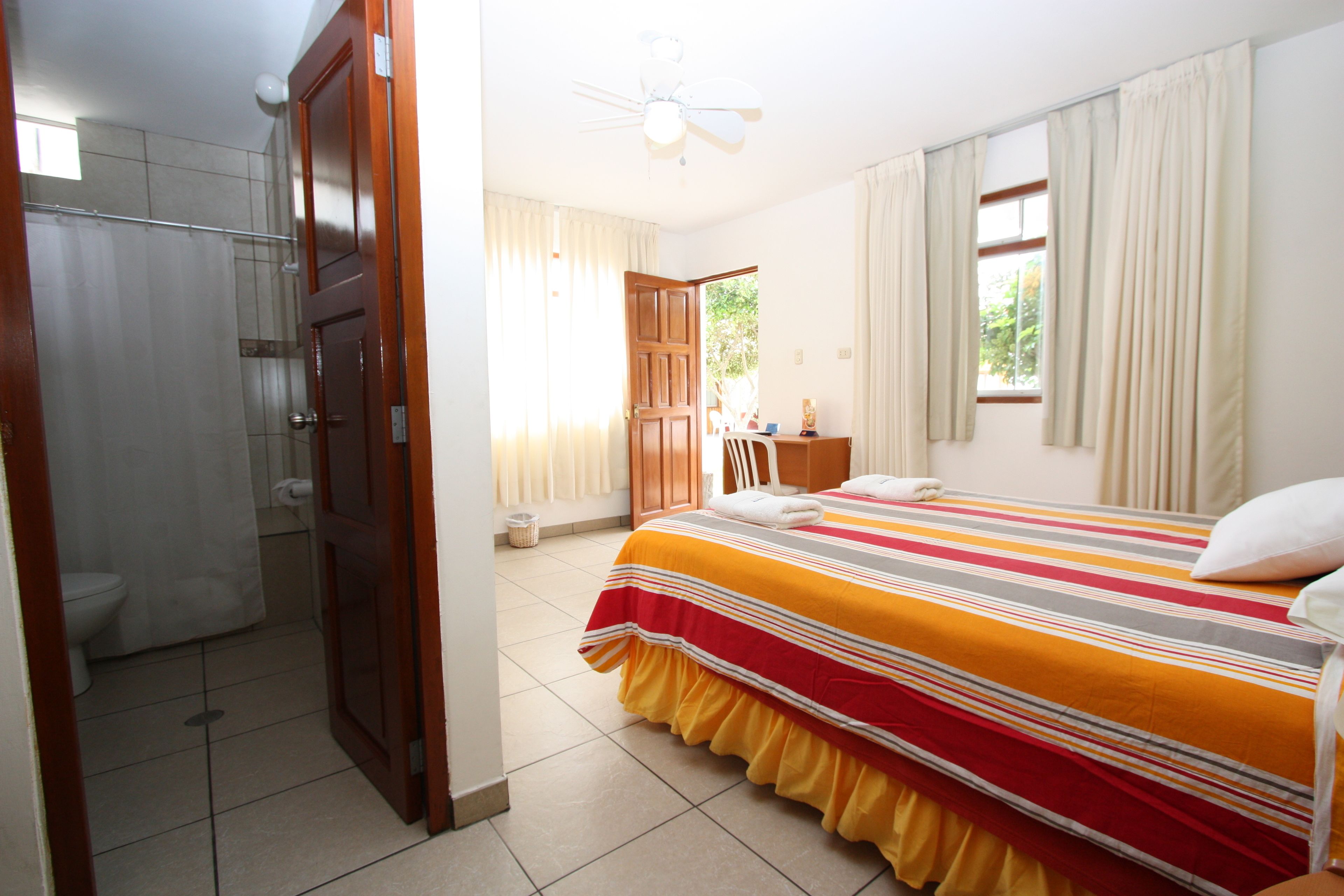 Habitación individual ejecutiva, balcón | Edredón, minibar y caja de seguridad en la habitación 