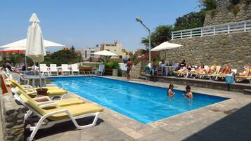 Alberca al aire libre por temporada