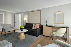 Executive Suite, 1 King Bed with Sofa bed, Non Smoking | In-room safe, desk, iron/ironing board, bed sheets