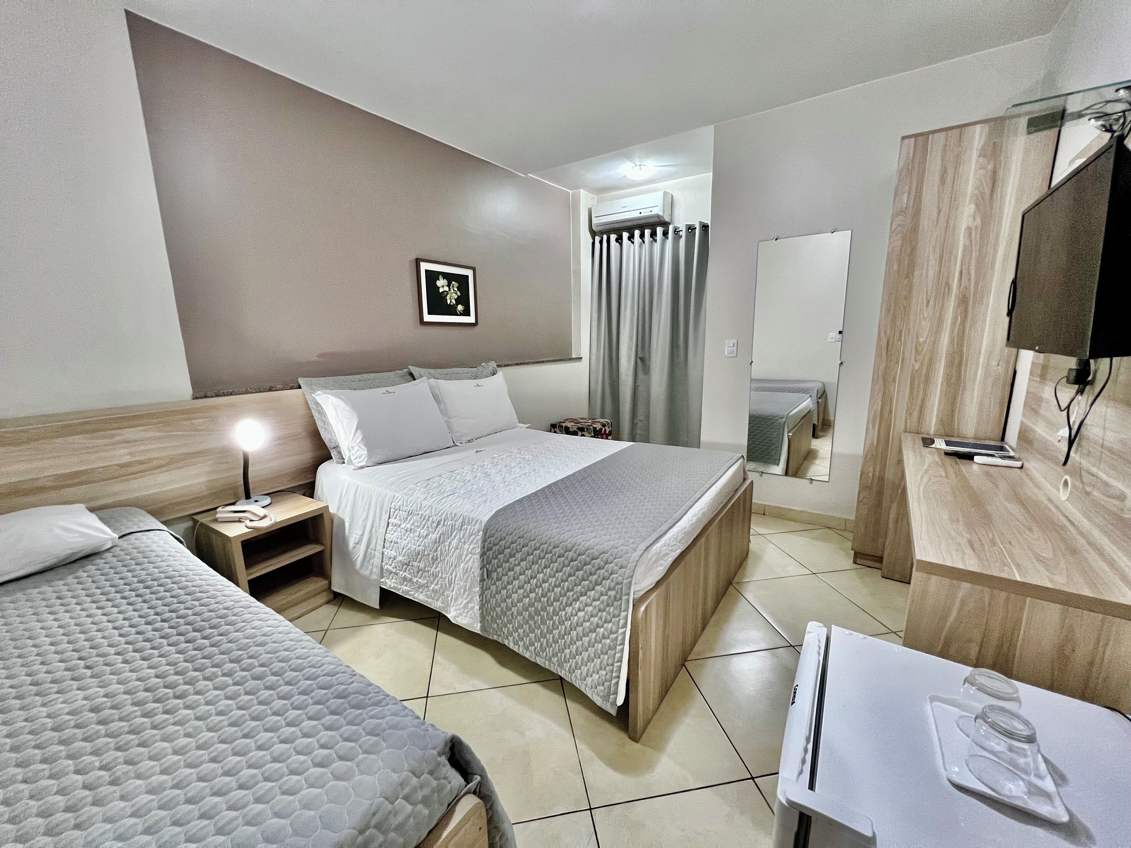 Golden | 8 bedrooms, desk, blackout drapes, soundproofing