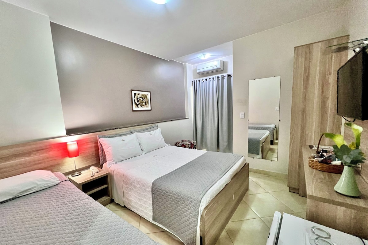 Golden | 8 bedrooms, desk, blackout curtains, soundproofing