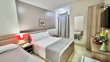 Golden | 8 quartos, escrivaninha, cortinas blackout, quartos à prova de som