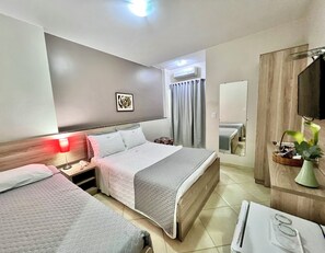 Golden | 8 quartos, escrivaninha, cortinas blackout, quartos à prova de som