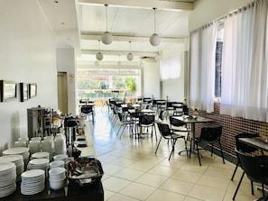 Restaurant - Hotel Golden JK (Muriae)