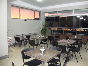 Dining - Hotel Golden JK (Muriae)