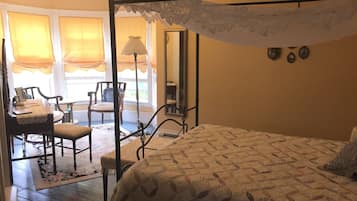 Standard Room, 1 Queen Bed (Evangeline) | Iron/ironing board (on request), free WiFi
