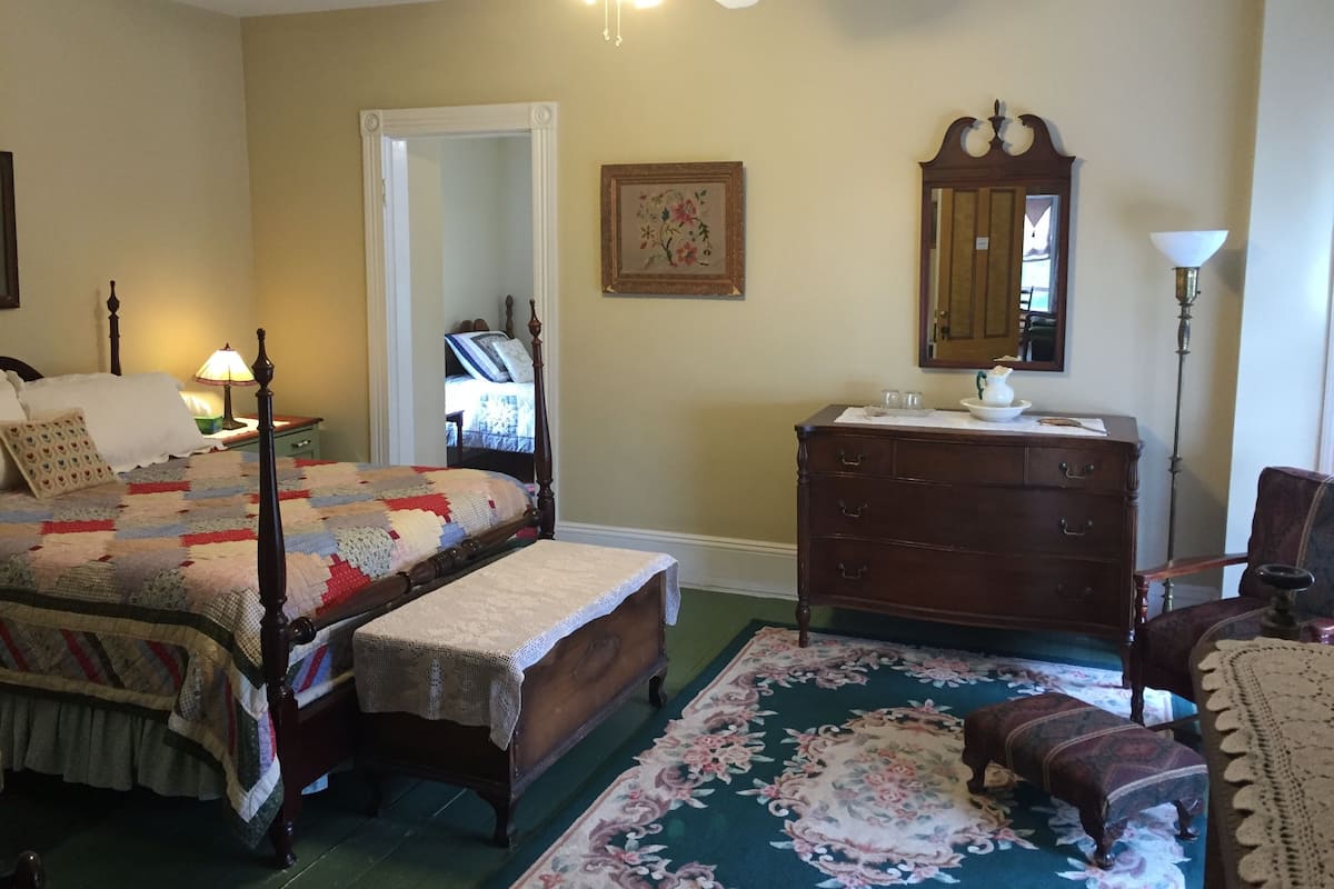 Suite, Multiple Beds (Gabriel)