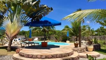 Outdoor pool, pool loungers