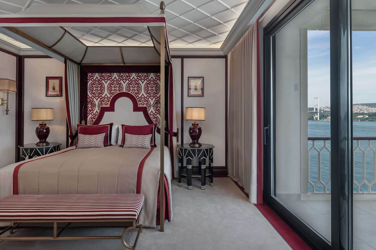 Vali Suite | Egyptian cotton sheets, premium bedding, down comforters, minibar