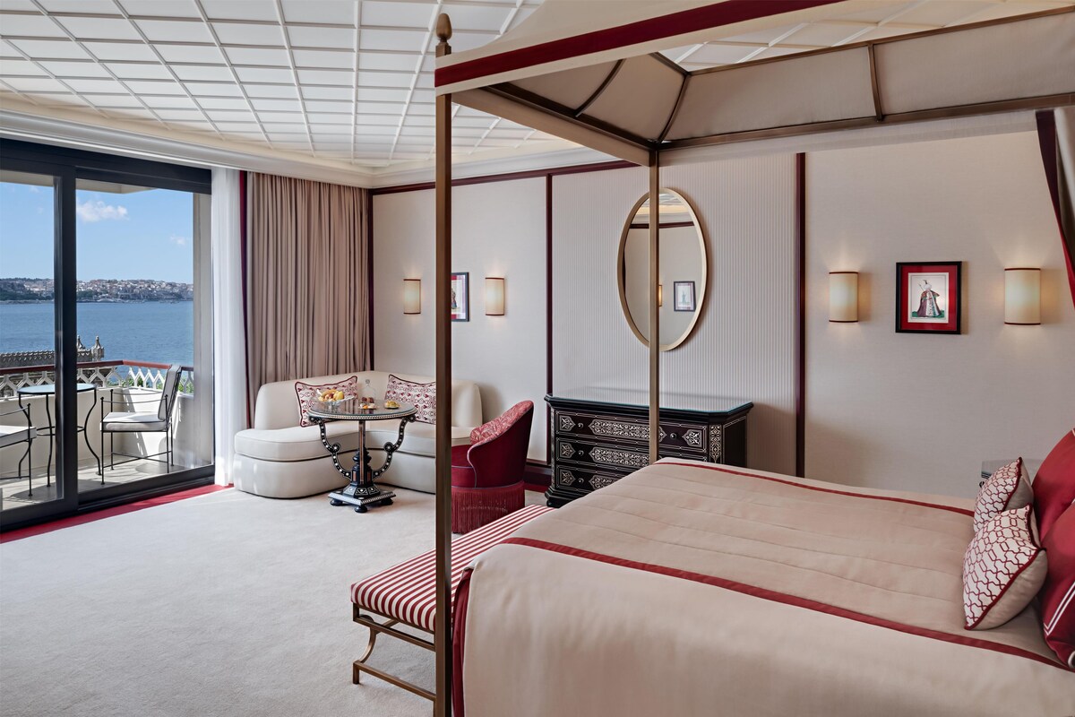 Egyptian cotton sheets, premium bedding, down comforters, minibar