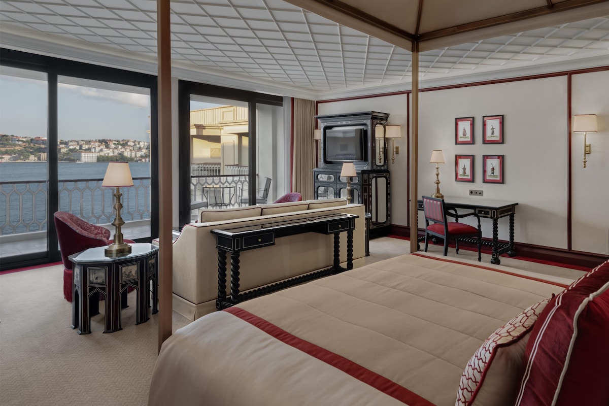 Deluxe Ciragan Bosphorus View King Room | 이집트산 면 시트, 고급 침구, 오리/거위털 이불, 미니바